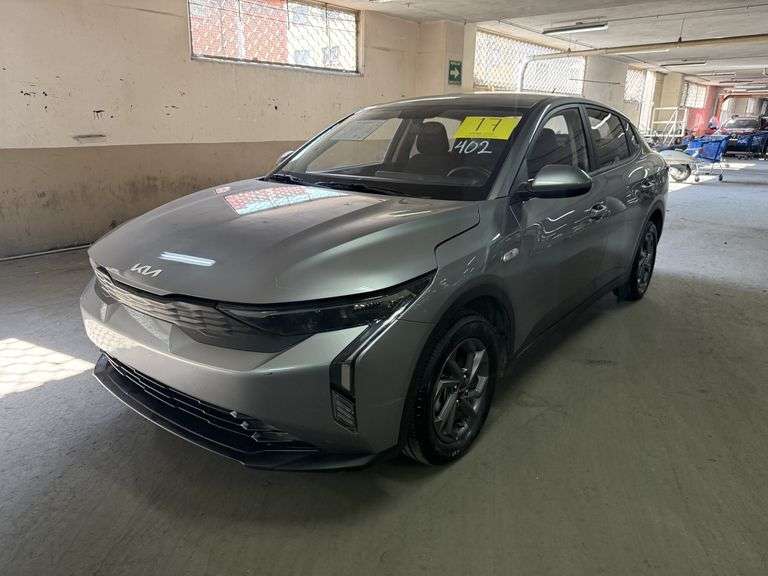 Vehículo Usado Marca KIA, Modelo K3-LX, Año 2024, Color STEEL GRAY, No. De Serie