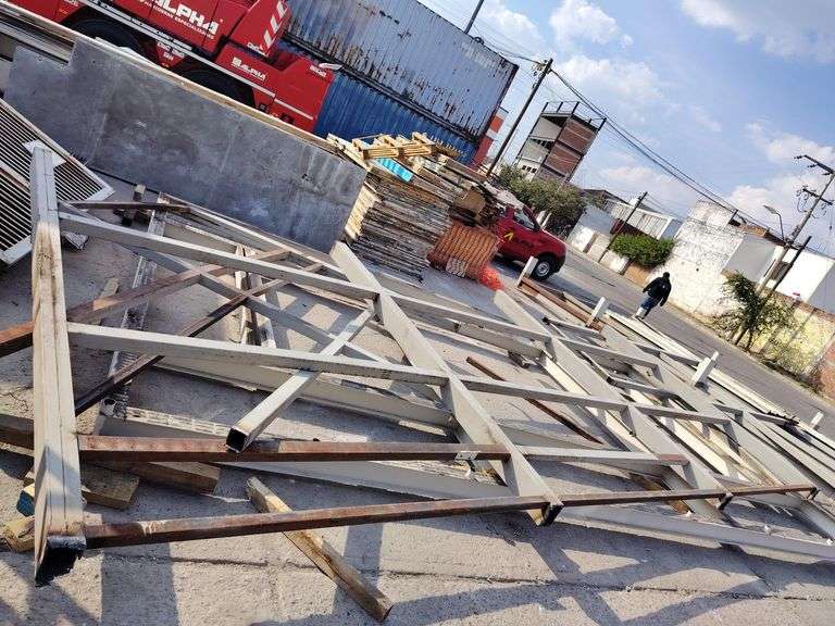 (Pago y remoción urgente) 5 TONELADAS DE ACERO (Incompleto/Dañado) Dirección: Boulevard Hilario Medi