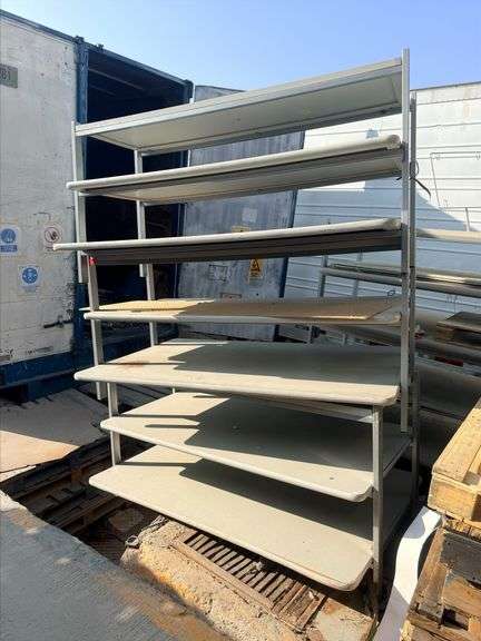 (Pago y remoción urgente) 5 MESAS DE MADERA Y METAL (Incompleto/Dañado) Dirección: Prolongación 11 S