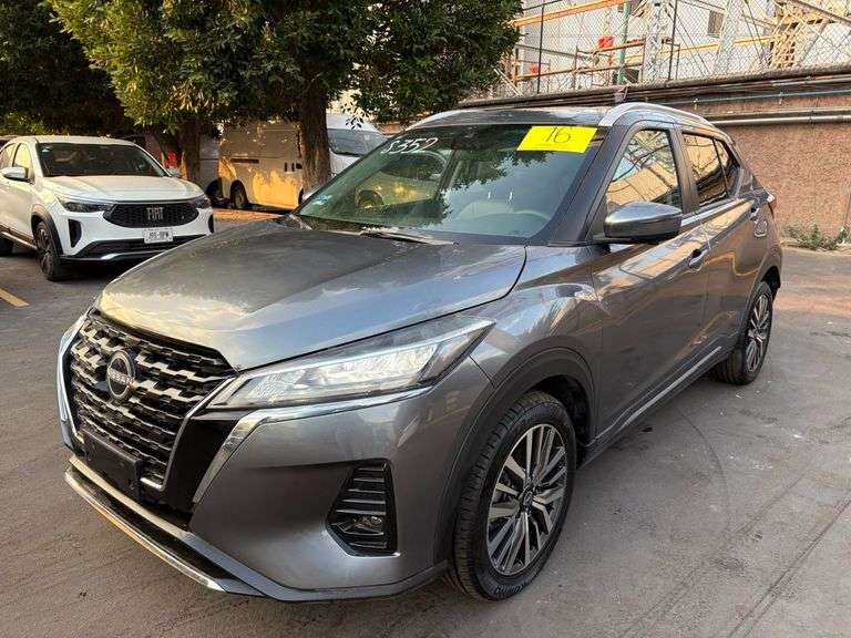 Vehículo Usado Marca NISSAN, Modelo KICKS PLATINUM, Año 2023, Color Gris, No. De