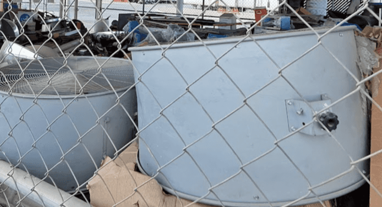 9 Ventilador de tambor (Incompleto/dDañado), 1 Compresor (Incompleto/dDañado), 1 Condensador de maqu