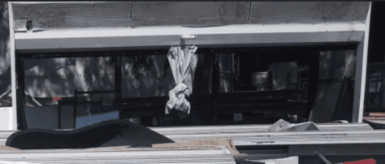 1 Virina caliente rosticera (Incompleto/Dañado), 1 Vitrina para carnes (Incompleto/Dañado), 1 Vitrin