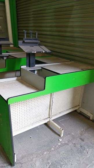 (Pago y remoción urgente) 3 muebles check out de cajas (Incompleto/Dañado) Dirección: Av. Centenario