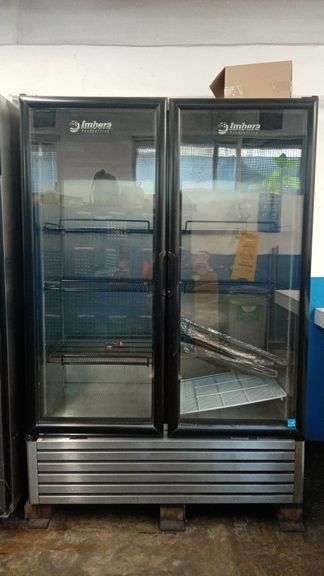 1 REFRIGERADOR (Incompleto/dDañado), 4 VITRINA DE CARNES (Incompleto/dDañado) Dirección: Ejercito Na