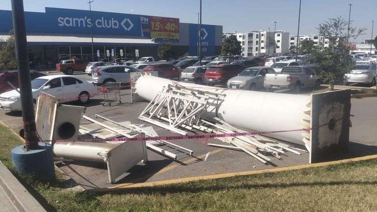 (Canivalizado) 1 Espectacular (Desmantelado) (Incompleto/Dañado) Dirección: Av. Gob. Alberto Cardena