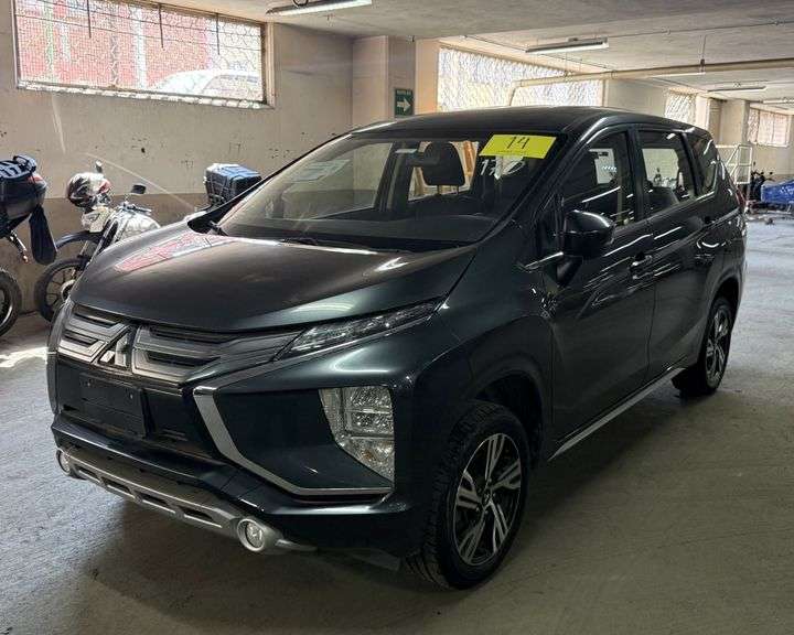Vehículo Usado Marca MITSUBISHI, Modelo XPANDER, Año 2023, Color GRAFITO, No. De