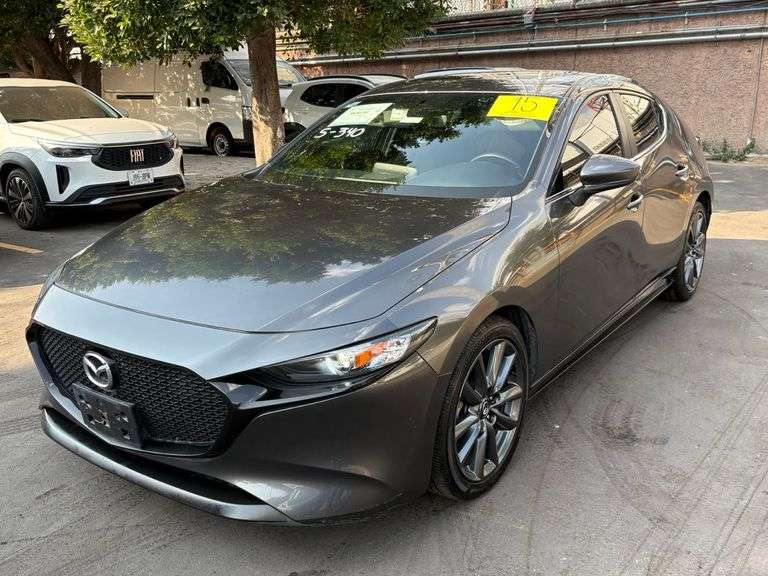 Vehículo Usado Marca MAZDA, Modelo MAZDA 3 HATCHBACK, Año 2023, Color Gris, No.