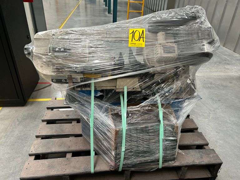 RONG FU INDUSTRY Industrial Saw Machine, Model RF-712-N, Serial Number 37HO726, Weight: 126 kg, Date