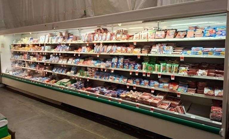 1 VTRINA SALCHICHONERIA 6 TRAMOS (Incompleto/Dañado), 1 VTRINA VIDRIO CURVO 6 TRAMOS (Incompleto/Dañ