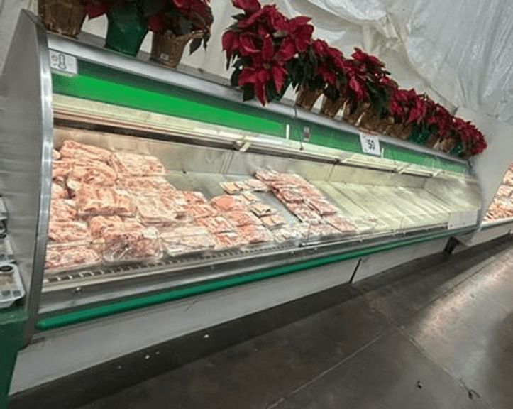 1 VITRINA VIDRIO CURVO CARNES (Incompleto/Dañado), 1 VITRINA CARNES 9 TRAMOS (Incompleto/Dañado), 1 