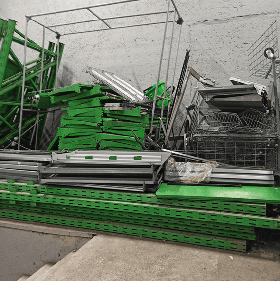 50 VENTA DE CHATARRA EN CUARTO DE EQUIPO (Incompleto/Dañado) Dirección: Av.  Centenario  No.394, Col