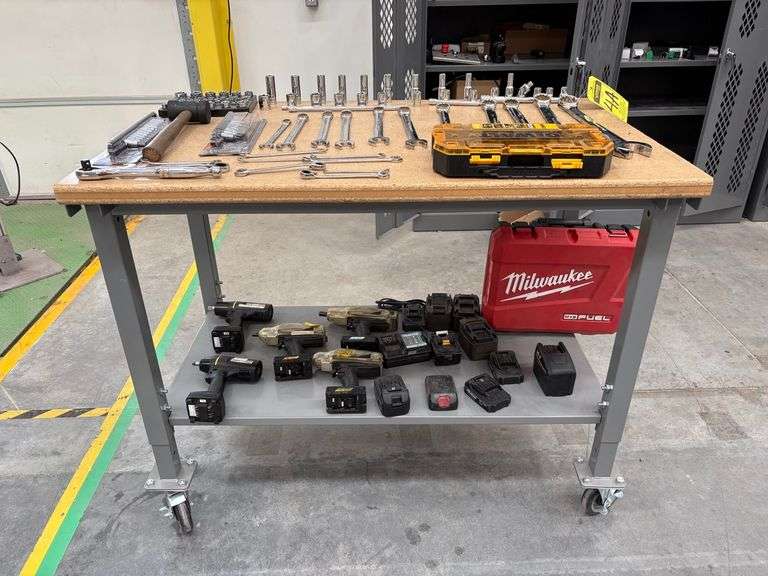 Lot set, contains: Set of 11 fixed Spanish wrenches from 5/8 to 1 1/2, GEAR WRENCH brand; Set of 6 S