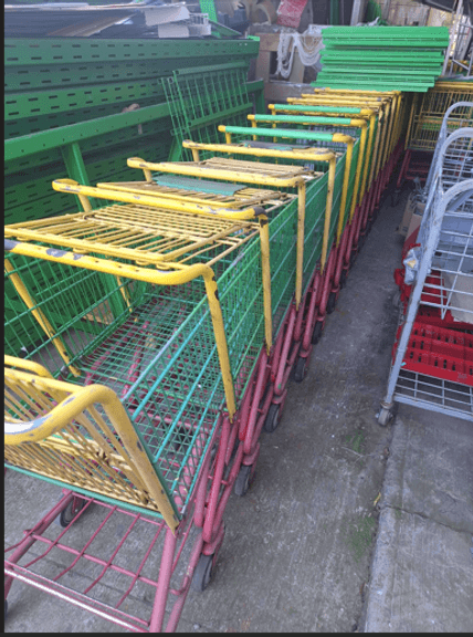 35 CARRITOS DE AUTOSERVICIOS (Incompleto/Dañado), 5 COMPUTADORAS  (Incompleto/Dañado), 7 BASCULAS PA