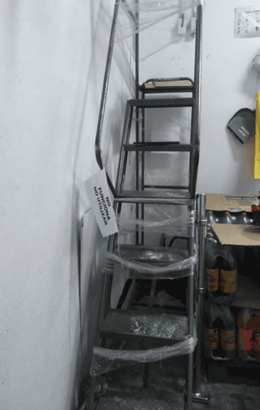 (Pago hoy y remoción máximo el día lunes 29 de diciembre) Escaleras  (Incompleto/Dañado), 1 Mueble b