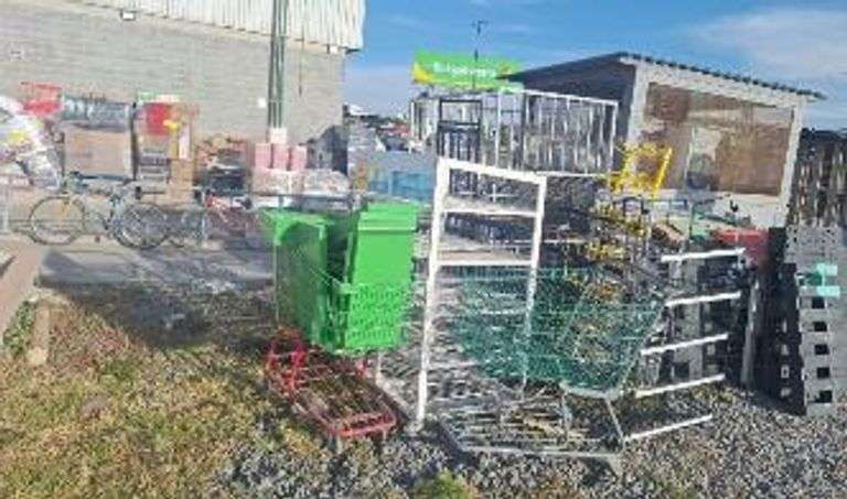 1 LOTE DE CHATARRA (Incompleto/Dañado), 3  CARGADOR BATERIAS IMPRESORA (Incompleto/Dañado), 3  TECLA