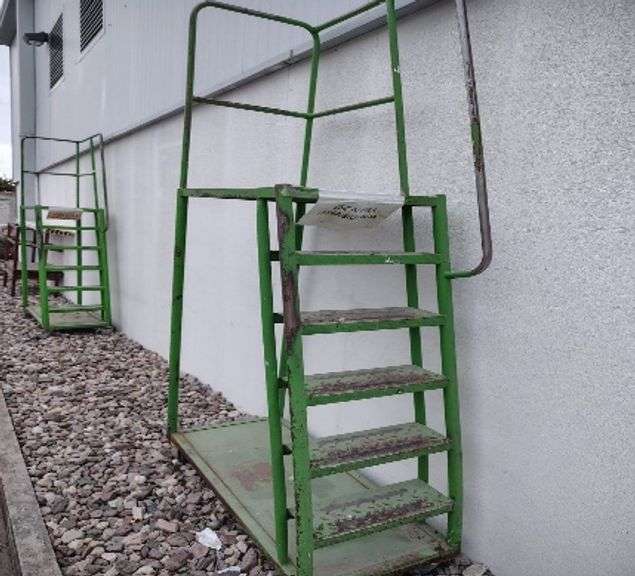 2 ESCALERAS ABARROTERAS (Incompleto/Dañado), 5 CARRITOS DE AUTOSERVICIOS (Incompleto/Dañado), 1 ESTR