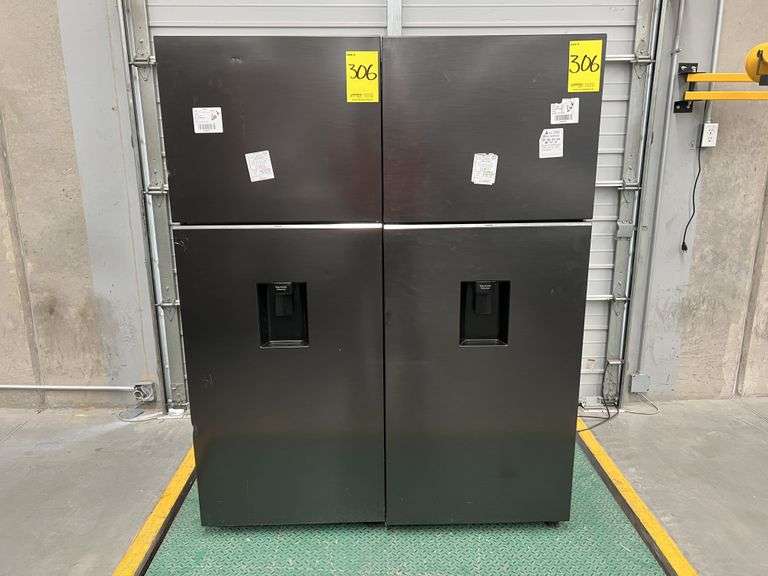 Lote de 2 refrigeradores, contiene: 1 Refrigerador con dispensador de agua Marca SAMSUNG, Modelo RT4
