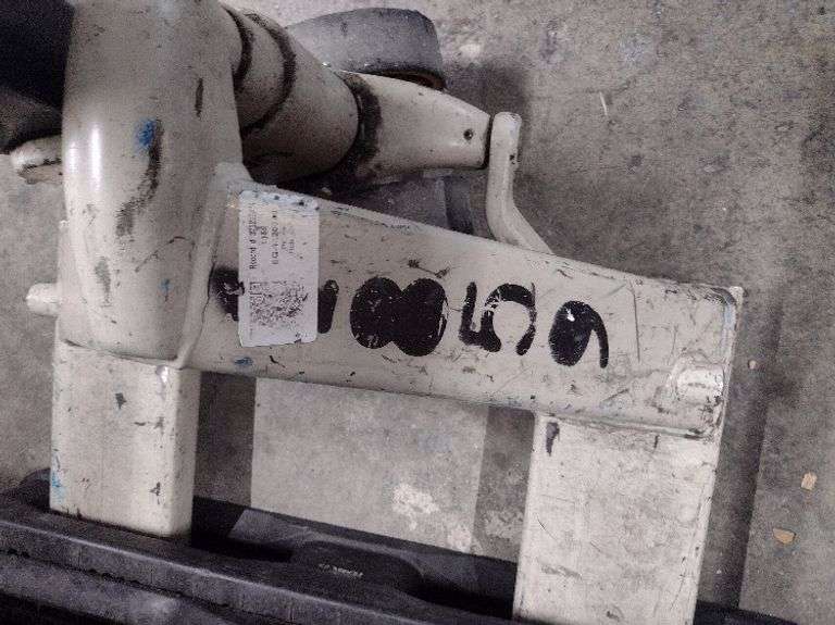 (Pago y remoción urgente el 19 de diciembre) 2 T-PATIN HIDRAULICO (Incompleto/Dañado), 1 SUMADORA CA