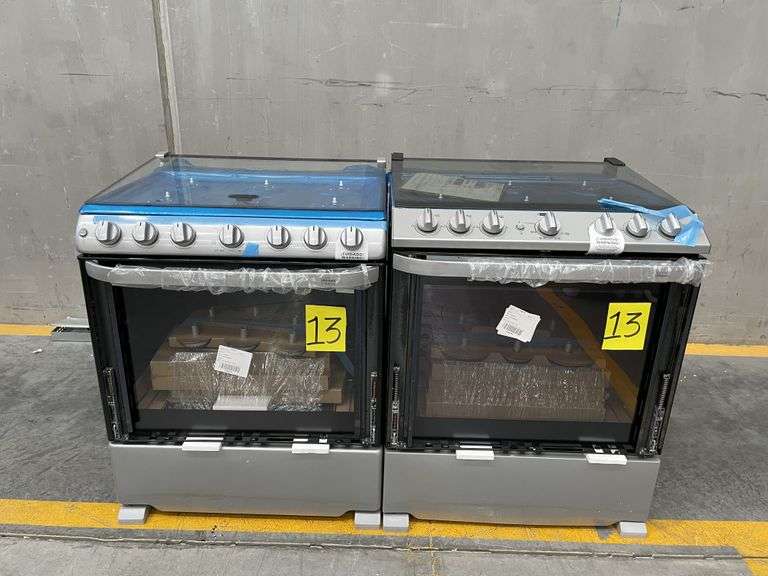 Lote de 2 Estufas, contiene: 1 Estufa de 6 quemadores Marca MABE, Modelo WEM7659CFIS, Serie 2510L008