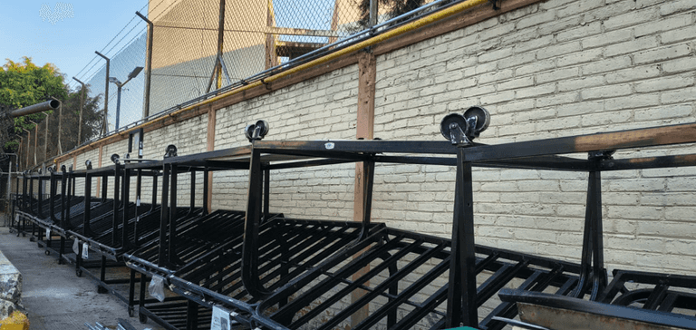 (Pago hoy y remoción urgente) 24 MUEBLES PANTERA (Incompleto/Dañado) Dirección: Av. San Juan De Arag