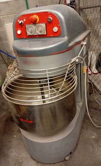 1 T-Batidora De 20 Lts, Incluye Tazon, Bat. marca ALPHA, modelo STAR 40, no. de serie 3824 (Incomple