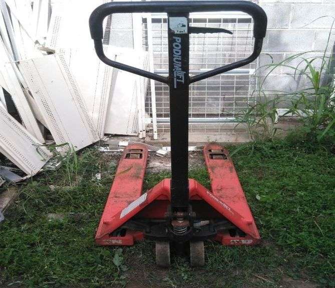 1 PATIN HIDRAULICO (Incompleto/dDañado), 2 CARROS DE AUTOSERVICIO (Incompleto/dDañado), 1 RAMPA (Inc