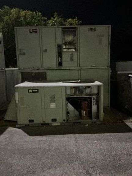 18 PAQUETES DE AIRE ACONDICIONADO (Incompleto/Dañado), 1 VITIRNA FRIA 6 PUERTAS (Incompleto/Dañado),