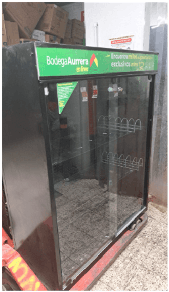 (Pago hoy y remoción máximo el día lunes 29 de diciembre) 2 VITRINAS DE VIDEOJUEGOS  (Incompleto/Dañ