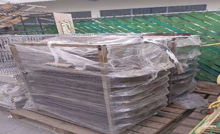 (Pago y remoción urgente) 7 CARRITOS AUTOSERVICIO (Incompleto/Dañado), 1 MINISPLIT (Incompleto/Dañad