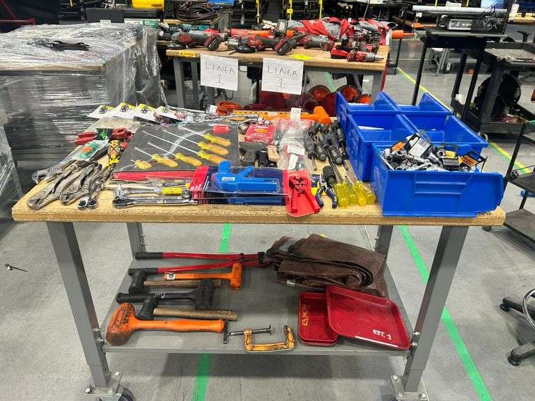 Lot of tools, contains: Sockets of various sizes, screwdrivers, hammers, pliers, electric pliers, ru