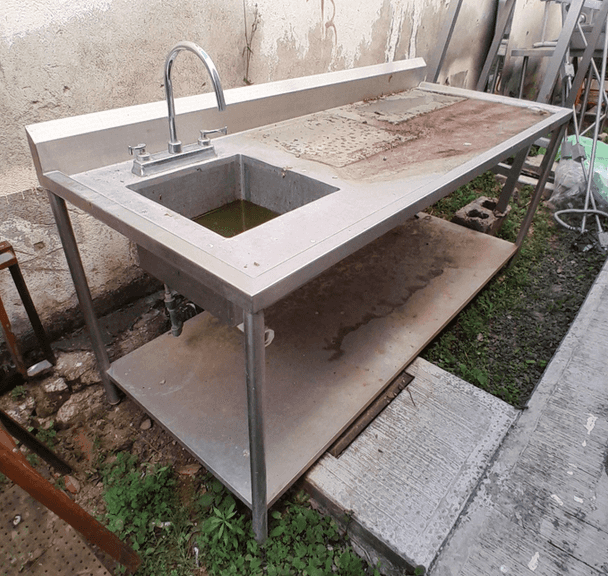 (Pago hoy y remoción máximo el día lunes 29 de diciembre) 1 Tarja triple de 135X70X90 CM (Incompleto