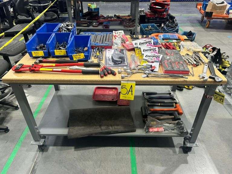 Lot of tools, contains: Adjustable wrenches of various sizes; ratchet wrenches with their respective