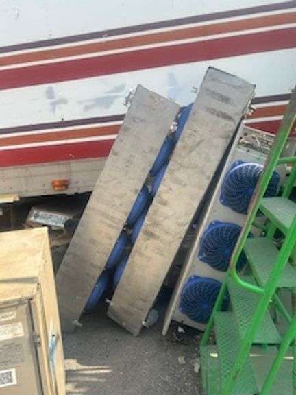 3 EVAPORADORES (Incompleto/Dañado), 1 CONDENSADOR (Incompleto/Dañado), 1 RACK DE ACERO INOCCIDABEL (