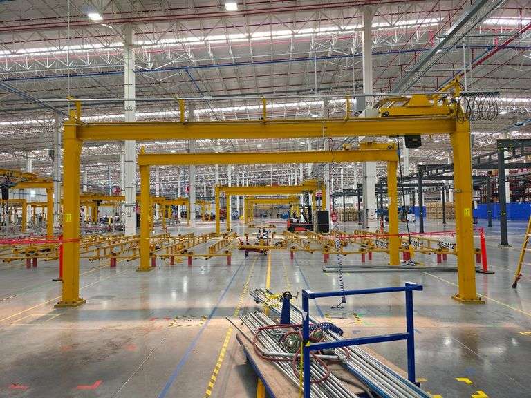 1-ton traveling crane with 8“ x 8” IPR beam and 12“ x 6.5” joist, containing 1 bridge with 1 MUNCK h