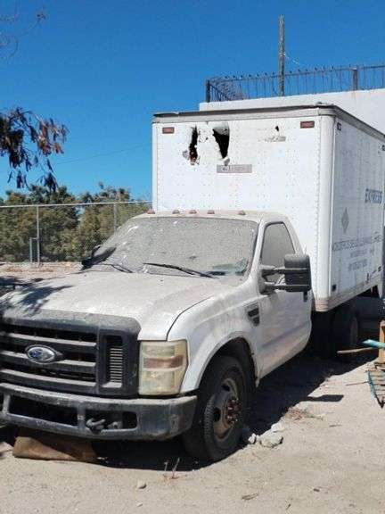 Camioneta con caja refrigerada marca FORD, modelo F-350, no. de serie ...