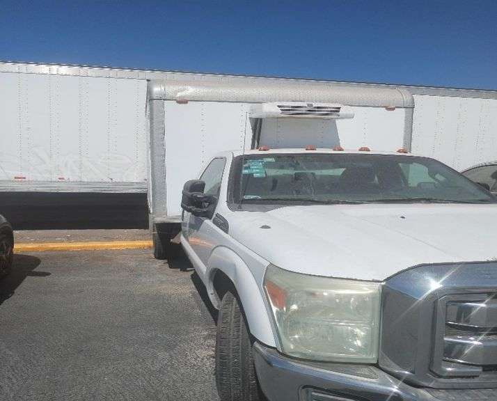 Camioneta marca FORD, modelo F-350, no. de serie 1FDEF3G69FEB42158, año 2015, MOTOR : 6.2LT, TRANSMI