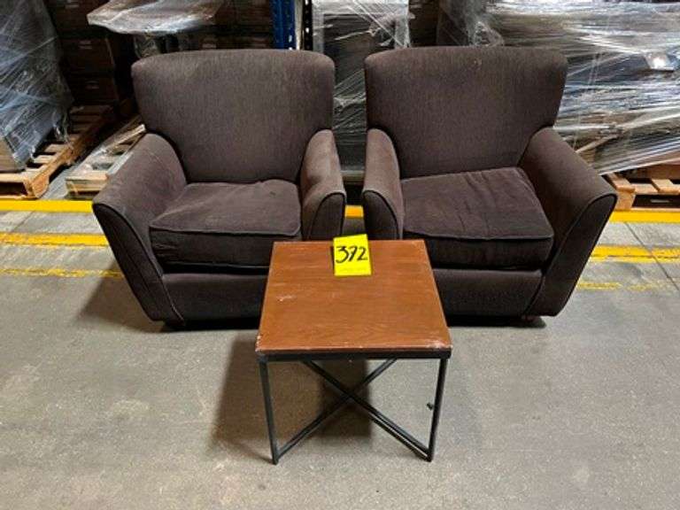 (REMOCIÓN OBLIGATORIA 26 DE JUNIO) Lote de 2 sillones y 1 Mesa de centro, contiene: 2 Sillones indi
