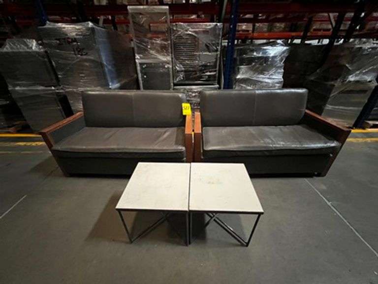 (REMOCIÓN OBLIGATORIA 26 DE JUNIO) Lote de 2 sillones y 2 mesas de centro, contiene: 2 Sillones de