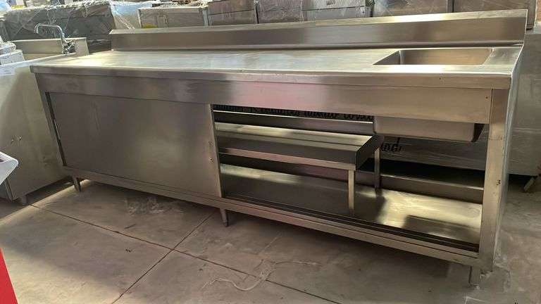 (NEW) Stainless steel furniture with sink and shelf Brand: AI Model: AI2.65X68X70 (Functional equip