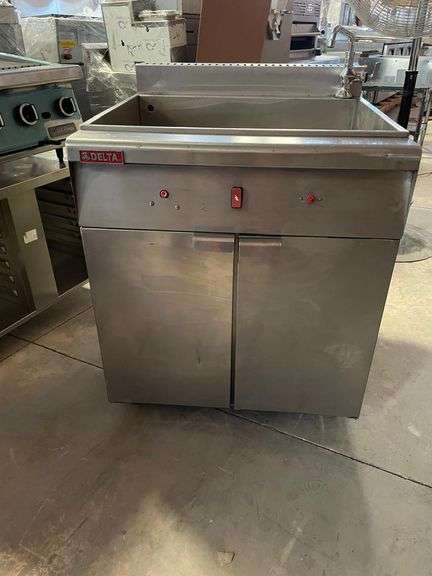 (NEW) Gas pasta cooker made of stainless steel. Fully sanitary large capacity tub. Brand Name: DELT