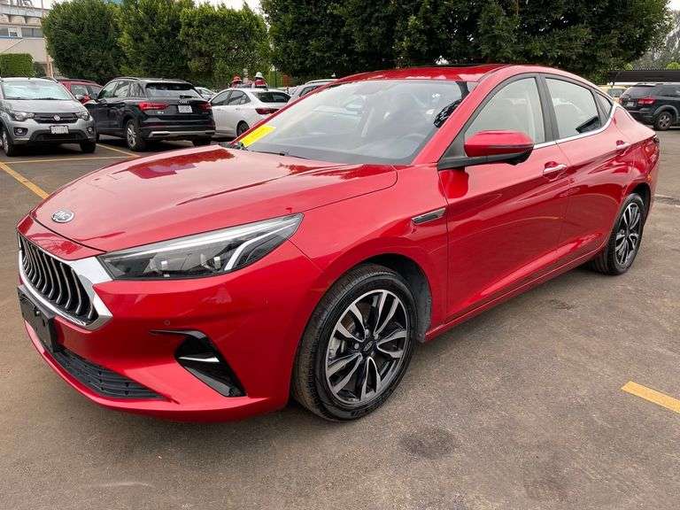 Vehículo usado marca JAC J7 LIMITED TURBO, modelo 2023, color VINO, No. de serie LJ12FKT34P4023286,