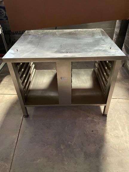 (NEW) stainless steel work table with a lower shelf with 2 trayless compartments Brand: Rational Mo