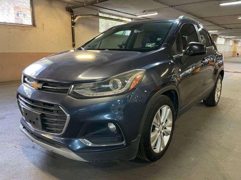 Vehículo usado marca CHEVROLET TRAX, modelo 2018, color AZUL PLUTON, No. de serie 3GNCJ7EE7JL320855