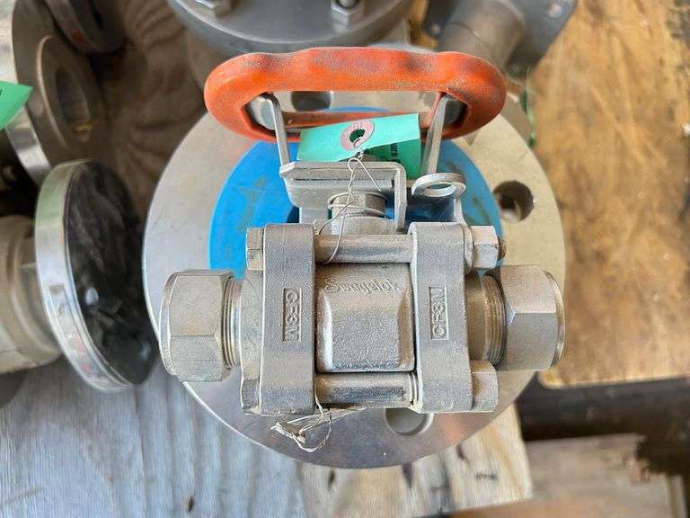 (NEW) Lot of 9 Manual Ball Valves in Stainless Steel, Size 1", 150 Pounds, Tag B89c. Comprised of l