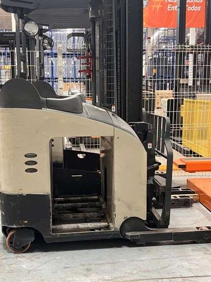 (Remoción antes del 15 de enero) 1 MONTACARGAS HOMBRE PARADO  10 marca: CROWN, no. de serie: 1A40214