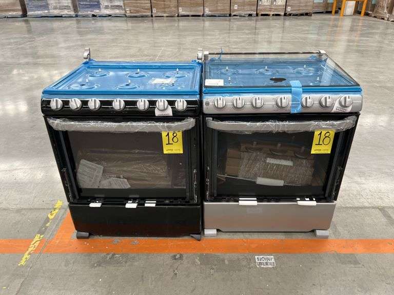 Lote de 2 estufas, contiene: 1 Estufa de 6 quemadores Marca MABE, Modelo WEM7657CSISN0A, Serie 02650