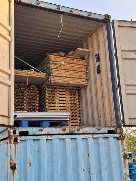 1 anexo navideño en dos contenedores (SIN CONTENEDORES) (Incompleto/Dañado) Dirección: Carretera Caz