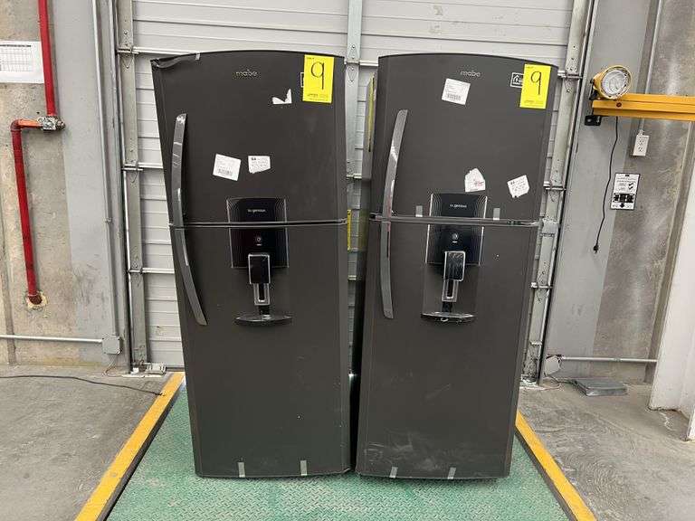 Lote de 2 refrigeradores, contiene: 1 Refrigerador Marca MABE, Modelo RME360FDMRDD, Serie 712830, Co