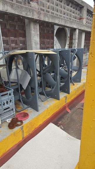 4 VENTILADORES INDUSTRIALES (Incompleto/Dañado), 1 modulo de kiosko (Incompleto/Dañado), 1 1 LOTE LO