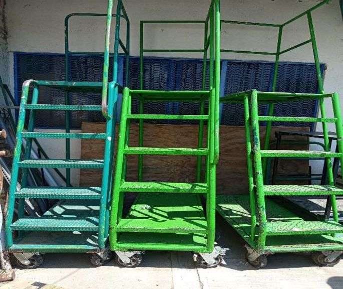 3 ESCALERAS ABARROTERAS (Incompleto/Dañado), 1 chatarra varios (Incompleto/Dañado), 4 2 Cargadores p